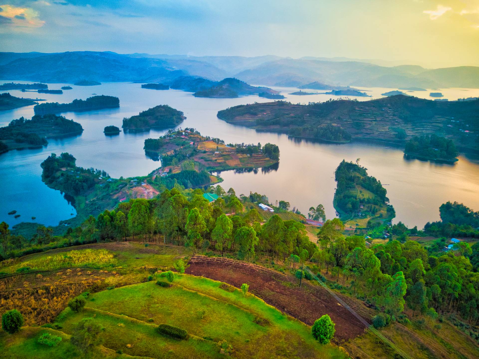 Lake Bunyonyi Uganda: Lake Bunyonyi Tours, Safari Travel Guide